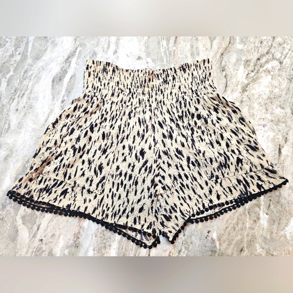 Three Dots Animal Print High Waist Pom Pom Trim Shorts Women’s Small